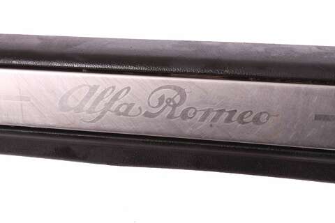 Vnitřní plastová prahová lišta přední pravá černá