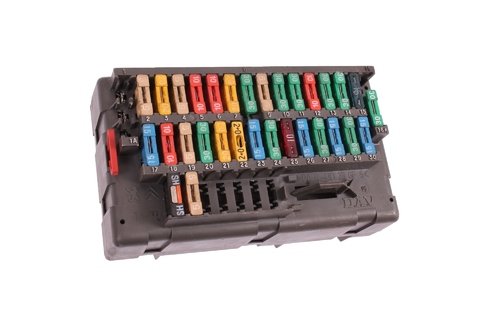 Pojistková skříňka u motoru