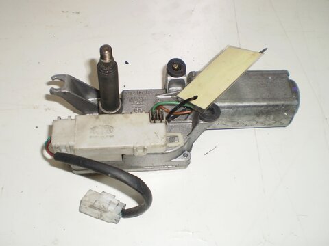 Motorek zadního stěrače (dělené dveře)