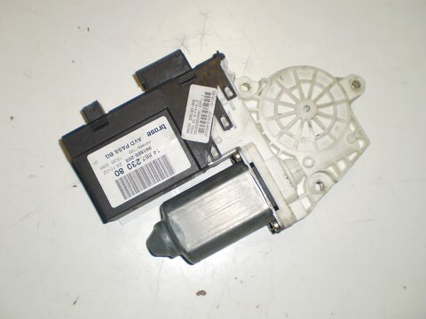 Stahovací mechanizmus dveří P P E motorek