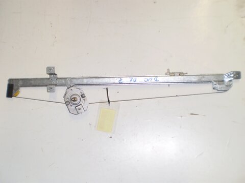 Stahovací mechanizmus dveří P M