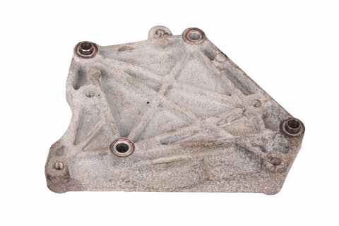 Držák alternátoru