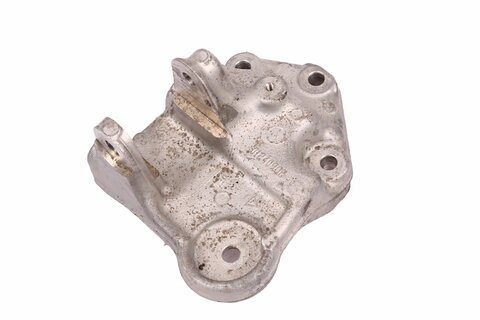 Držák motoru pravý horní