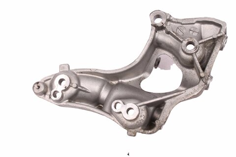 Držák alternátoru