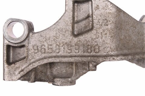 Držák alternátoru