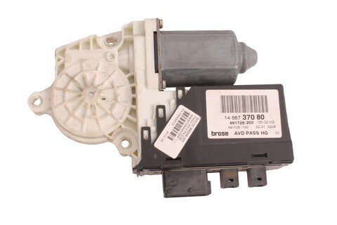 Motorek pravý přední stahovačky