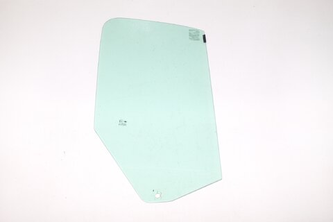 Boční okno přední pravé P 06-