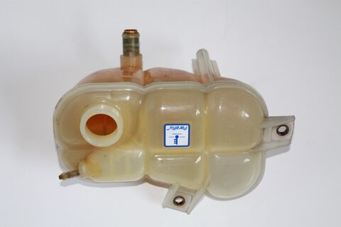 Expanzní nádoba vody (širší vývod)