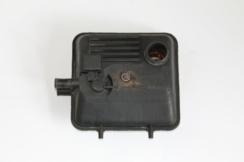 Expanzní nádoba vody (vývody do strany s čidlem)