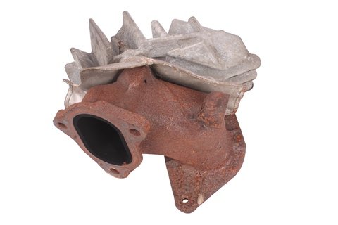 Výfukové koleno s tepelným štítem