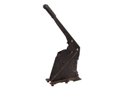 Páka parkovací brzdy (ruční brzda)