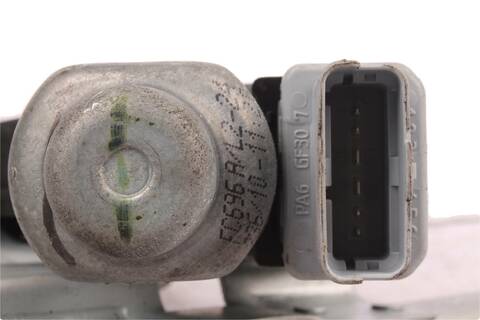 Pravá zadní stahovačka (velký oválný konektor)