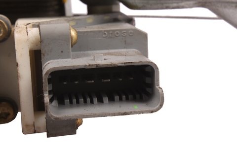 Levá přední stahovačka (velký oválný konektor)