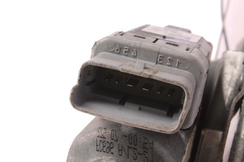 Pravá zadní stahovačka (elektrická s motorem) 9223C5