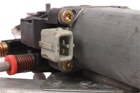 Pravá přední stahovačka (malý hranatý konektor)