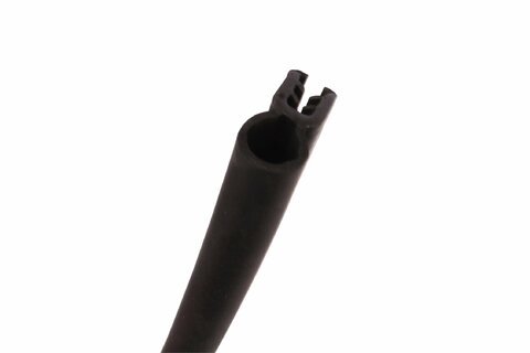 Těsnění kapoty motoru