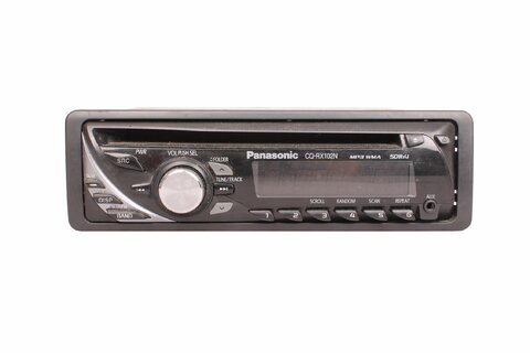 Autorádio s CD AUX univerzální