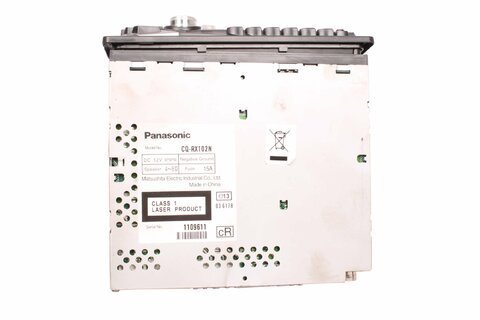 Autorádio s CD AUX univerzální