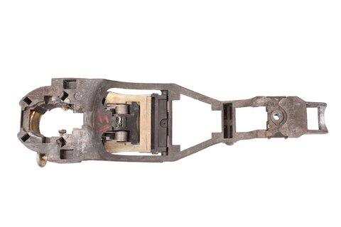 Třmen kliky pravý přední