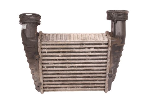 Chladič nasávaného vzduchu - intercooler 8D0145805C